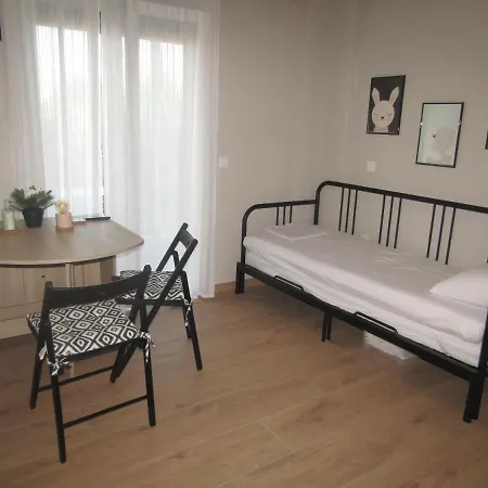 Friends' Place Apartment *