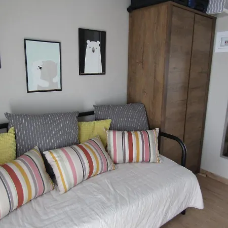 Friends' Place Apartment *