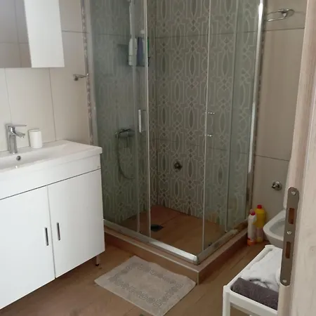 Friends' Place * Tríkala