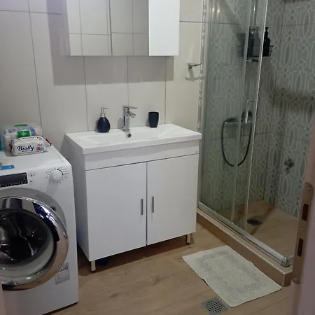 Friends' Place * Tríkala