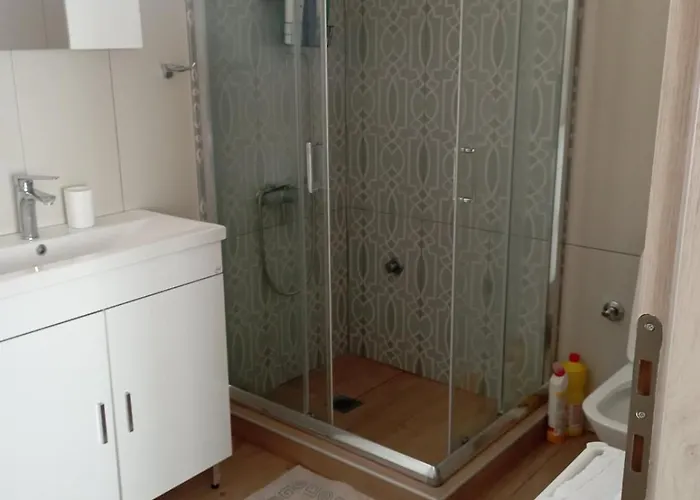 Friends' Place * Tríkala